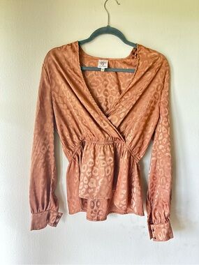 Medium rusted gold low cut cheetah print blouse